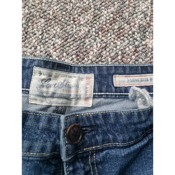 Y2K Levi's Low Rise Denim Bermuda Shorts - Picture 3 of 3